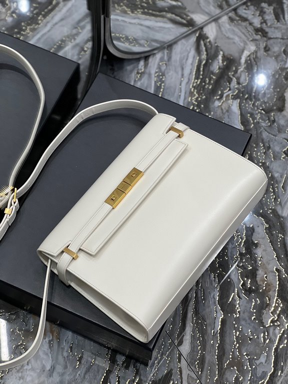 [In stock in seconds]             Cream_White_ Manhattan Manhattan baguette bag counter revamped the latest version of the full leather interior, calling out a sense of high class! It is a change from the previous classi