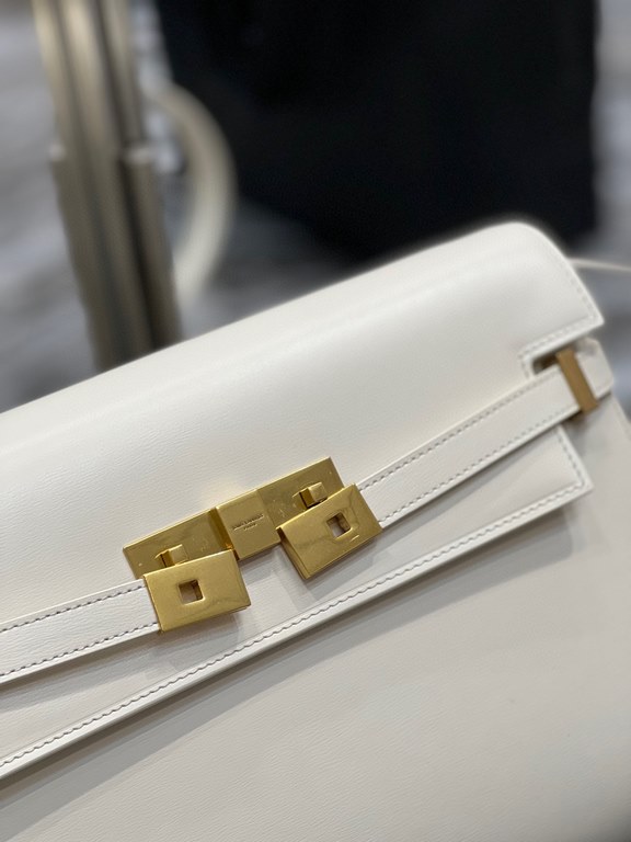 [In stock in seconds]             Cream_White_ Manhattan Manhattan baguette bag counter revamped the latest version of the full leather interior, calling out a sense of high class! It is a change from the previous classi