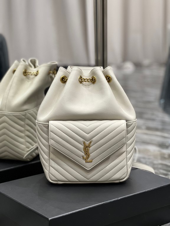 [In Stock Seconds]   _ Duffel Bag Pearl Gray and White  The classic monogrammed logo with metal hardware, the V-shaped stitching on the front pocket, the leather chain shoulder strap, and the texture of the lambskin leat