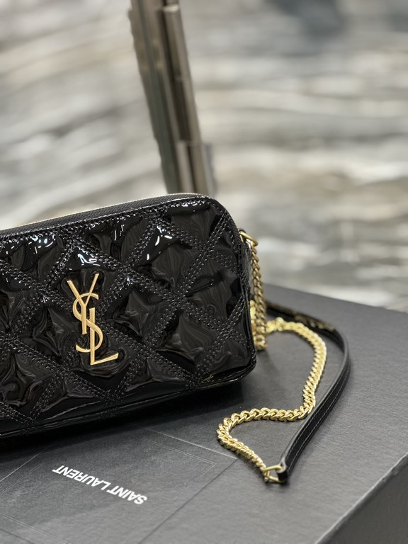 [In stock in seconds]Black gold buckle patent leather _Counter latest BECKY diamond quilted double zipper clutch bag, imported from Italy made of patent leather, with diamond quilted pattern and simple iconic logo, atmos