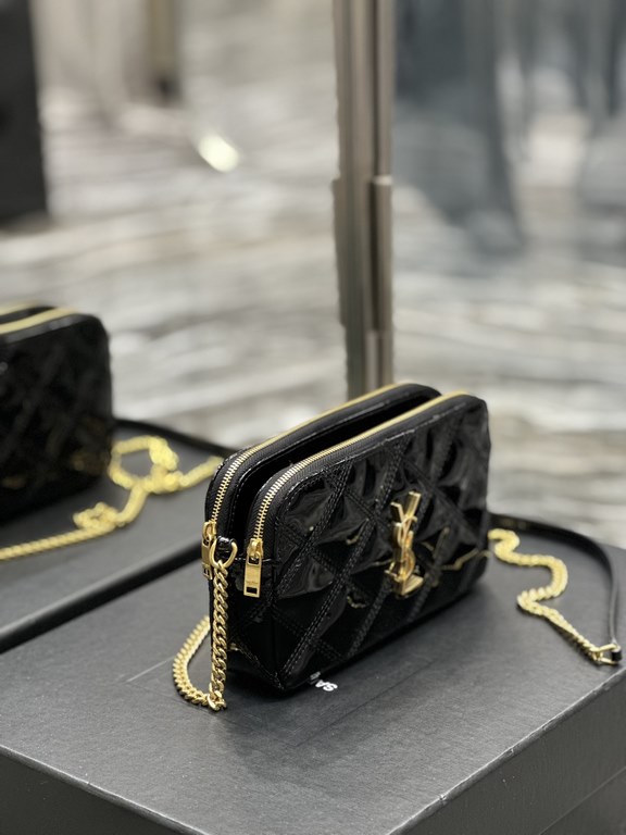 [In stock in seconds]Black gold buckle patent leather _Counter latest BECKY diamond quilted double zipper clutch bag, imported from Italy made of patent leather, with diamond quilted pattern and simple iconic logo, atmos