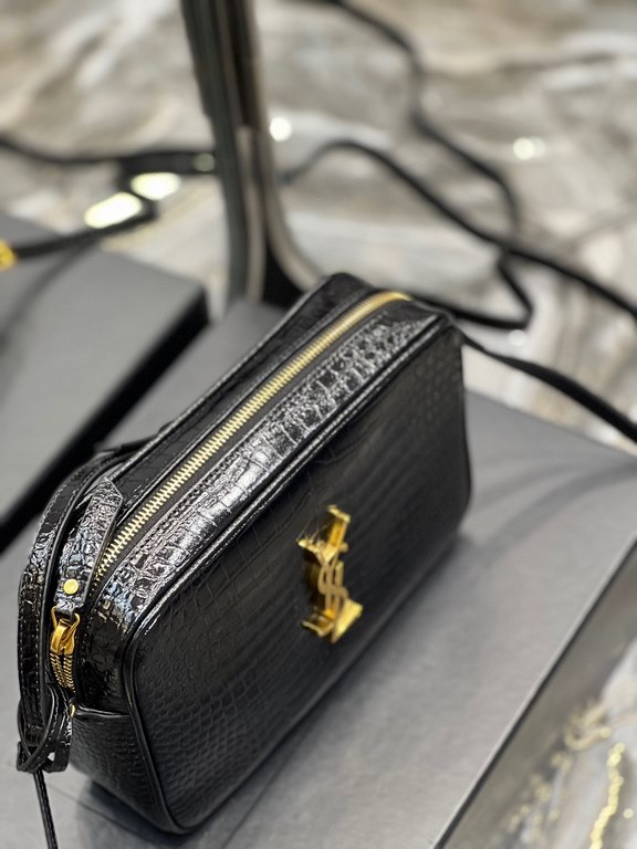 [In Stock Seconds]    camera bag_black crocodile pattern gold buckleTop imported Italian cowhide camera bag, Hong Kong purchased zp open molding and typing, to do exactly the same! Very delicate! Adjustable shoulder stra