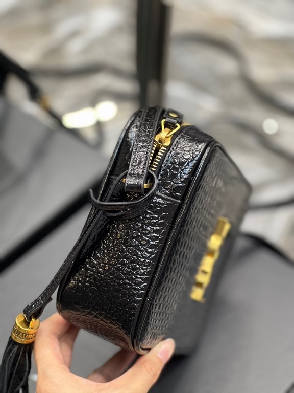 [In Stock Seconds]    camera bag_black crocodile pattern gold buckleTop imported Italian cowhide camera bag, Hong Kong purchased zp open molding and typing, to do exactly the same! Very delicate! Adjustable shoulder stra