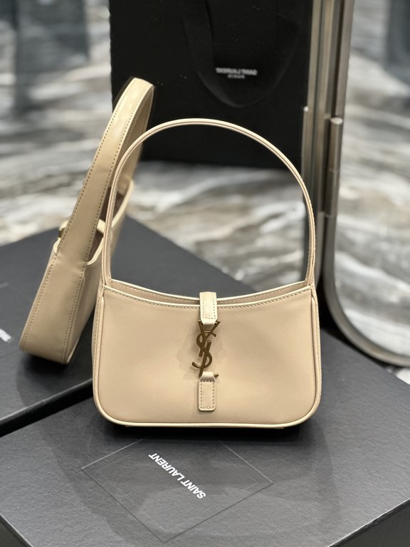 5   7       Original leather version] Soybean sand colorThe Y's hot underarm bag is available in a small mini size while it's still hot! Although the design of this bag is not an eye-catching bag, but it really belongs t