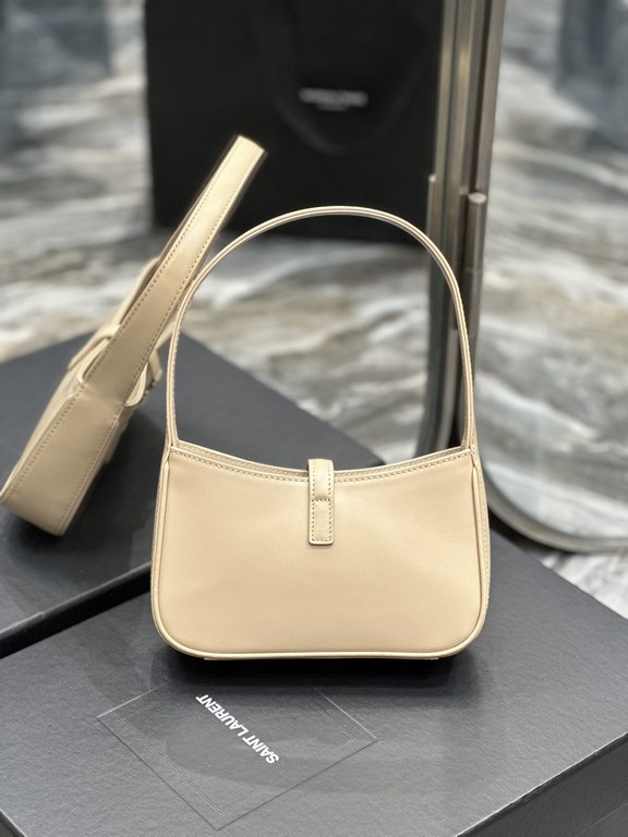 5   7       Original leather version] Soybean sand colorThe Y's hot underarm bag is available in a small mini size while it's still hot! Although the design of this bag is not an eye-catching bag, but it really belongs t