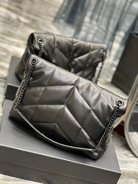 [In stock in seconds]Black with black buckle-               _ quilted lambskin bag, 100% lambskin production, soft and delicate feel, as if embracing the clouds   like feeling; classic Y family logo, chain and grommet ha