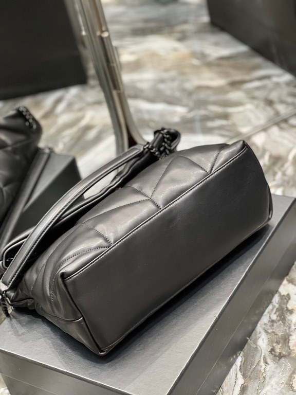 [In stock in seconds]Black with black buckle-               _ quilted lambskin bag, 100% lambskin production, soft and delicate feel, as if embracing the clouds   like feeling; classic Y family logo, chain and grommet ha