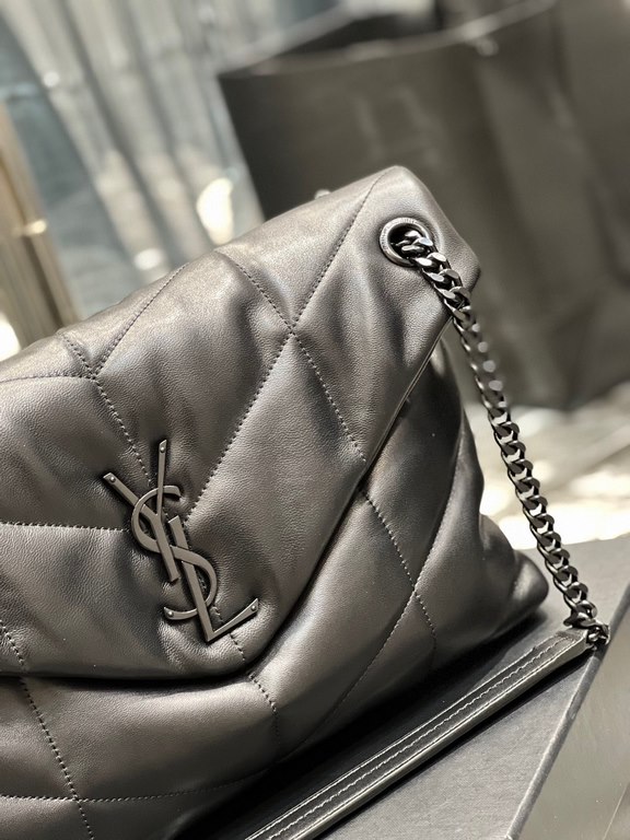 [In stock in seconds]Black with black buckle-               _ quilted lambskin bag, 100% lambskin production, soft and delicate feel, as if embracing the clouds   like feeling; classic Y family logo, chain and grommet ha