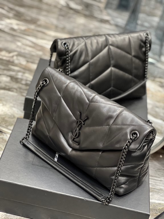 [In stock in seconds]Black with black buckle-               _ quilted lambskin bag, 100% lambskin production, soft and delicate feel, as if embracing the clouds   like feeling; classic Y family logo, chain and grommet ha