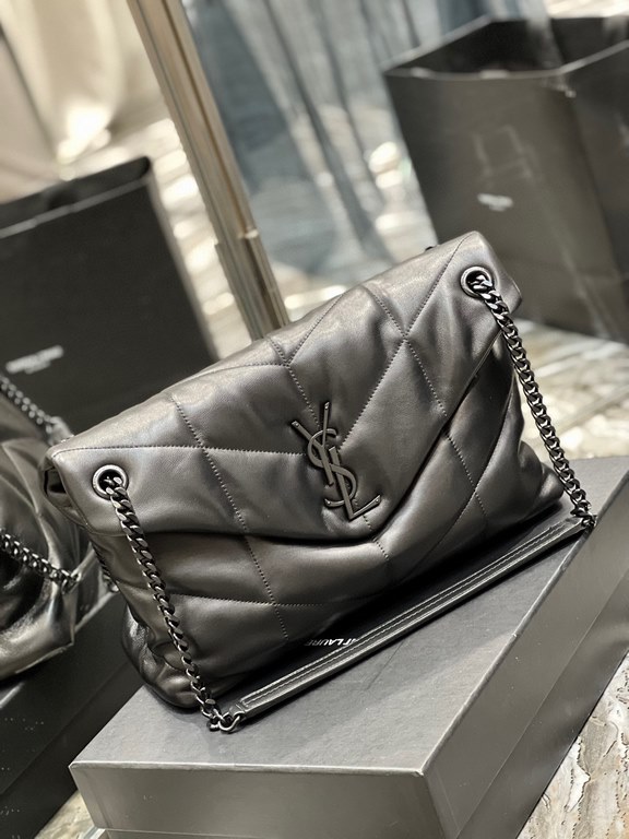 [In stock in seconds]Black with black buckle-               _ quilted lambskin bag, 100% lambskin production, soft and delicate feel, as if embracing the clouds   like feeling; classic Y family logo, chain and grommet ha