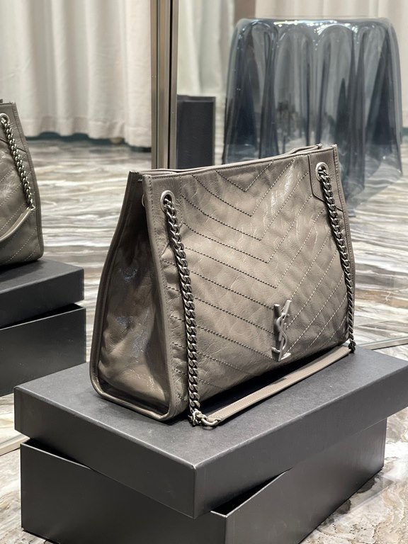 [In stock in seconds]                  _Imported Italian scrunch oil wax cowhide, hardware is full cowhide wrapped, very exquisite craftsmanship! The middle of the bag has a magnetic suction buckle, to protect the safety