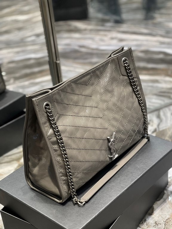 [In stock in seconds]                  _Imported Italian scrunch oil wax cowhide, hardware is full cowhide wrapped, very exquisite craftsmanship! The middle of the bag has a magnetic suction buckle, to protect the safety