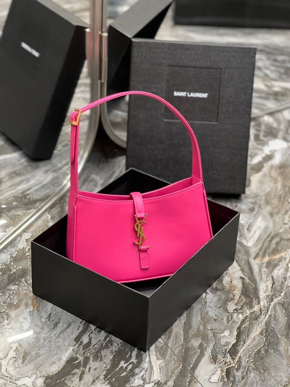 [In stock in seconds][Original Leather] Rose Red Plain _2022 spring and summer new underarm bag Le5A7 BagStrongly recommend   one of the treasure bags this year! Minimalist shape   metal logo Buckle closure design Adjust