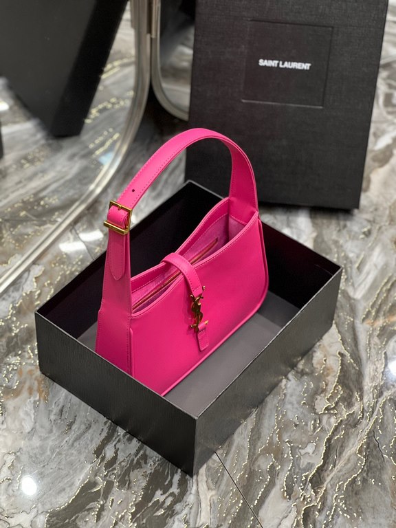 [In stock in seconds][Original Leather] Rose Red Plain _2022 spring and summer new underarm bag Le5A7 BagStrongly recommend   one of the treasure bags this year! Minimalist shape   metal logo Buckle closure design Adjust