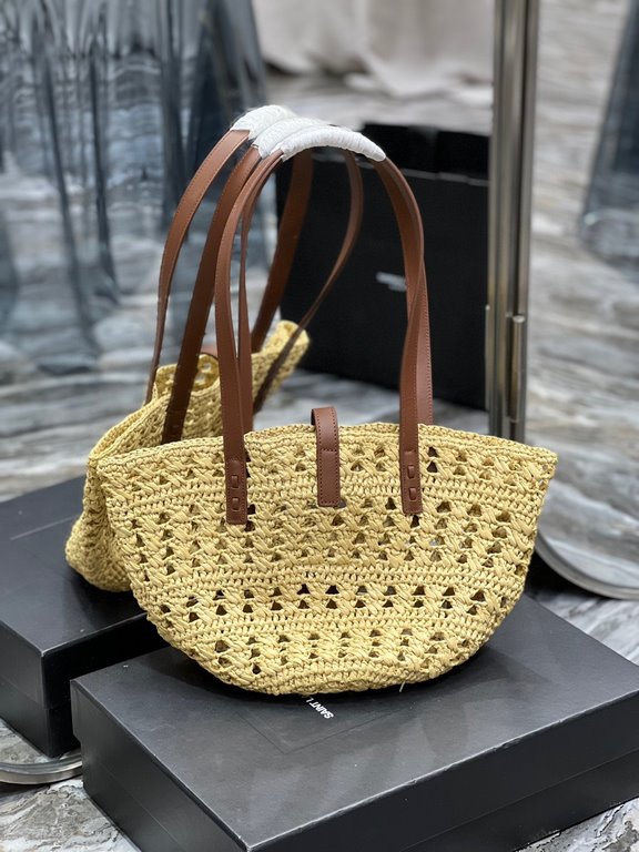 [In stock in seconds]  straw woven bag fast fallVegetable basket hollowed out straw tote bag_Y's exquisite Parisian style in this black straw tote bag is dripping with flavor.Logo directly using the L letter hooked in th