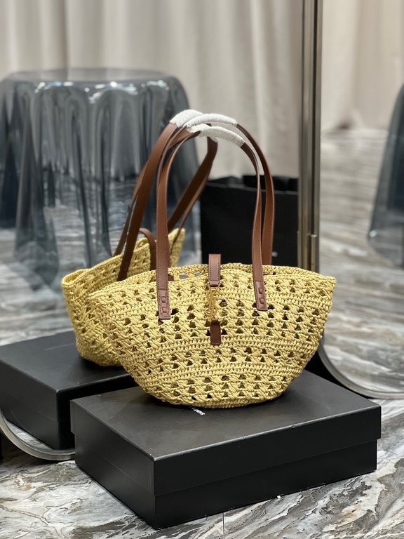 [In stock in seconds]  straw woven bag fast fallVegetable basket hollowed out straw tote bag_Y's exquisite Parisian style in this black straw tote bag is dripping with flavor.Logo directly using the L letter hooked in th