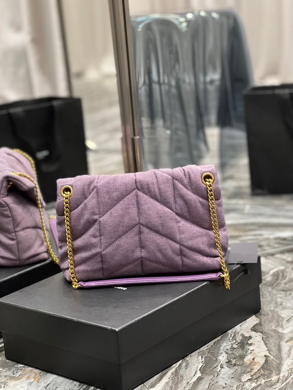 [In stock in a second]Spring and summer new models out la   ♀Opened Loulou puffer launched a new color denim series   ♀The designer still expresses the bag shape as gentle and elastic, expressing more warm and pleasant e