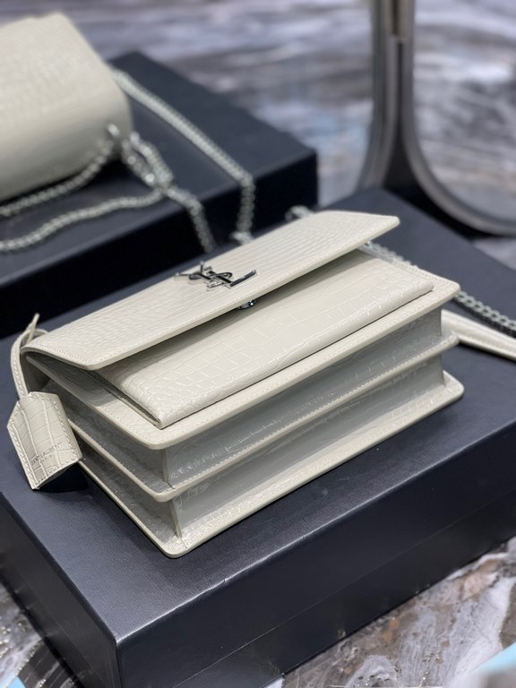 [In stock in seconds]              #White with silver buckle #Unbeatable classic crocodile print sunset bag! Out for such a long time the heat is still unabated, it can be seen that it is loved to an extraordinary degree