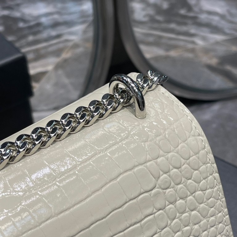 [In stock in seconds]              #White with silver buckle #Unbeatable classic crocodile print sunset bag! Out for such a long time the heat is still unabated, it can be seen that it is loved to an extraordinary degree