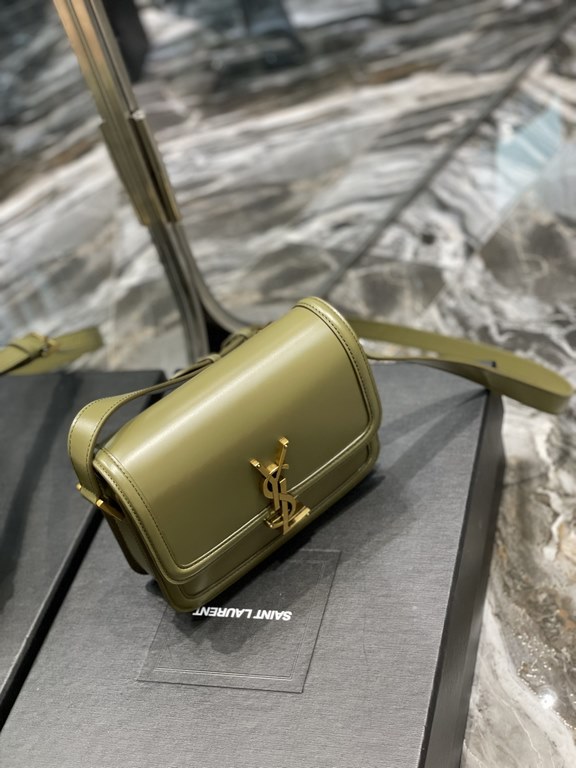 ]Olive Green Gold Buckle_19cmMust fire models, not yet listed on the attack on the entire fashion circle, nostalgic left bank, inspired by the Paris left bank street name Rue De Solferino for the name! The bag is made of