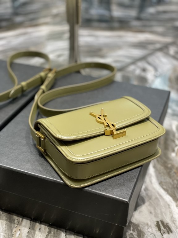 ]Olive Green Gold Buckle_19cmMust fire models, not yet listed on the attack on the entire fashion circle, nostalgic left bank, inspired by the Paris left bank street name Rue De Solferino for the name! The bag is made of