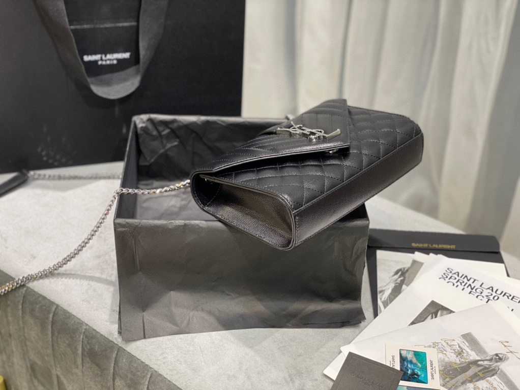 [In stock in seconds]#        #[Original leather version#Black with silver buckles#Small Grained Embossed Quilted Leather Envelope BagClassic is timeless, the beauty of the heavenly V grain quilted diamond caviar pattern