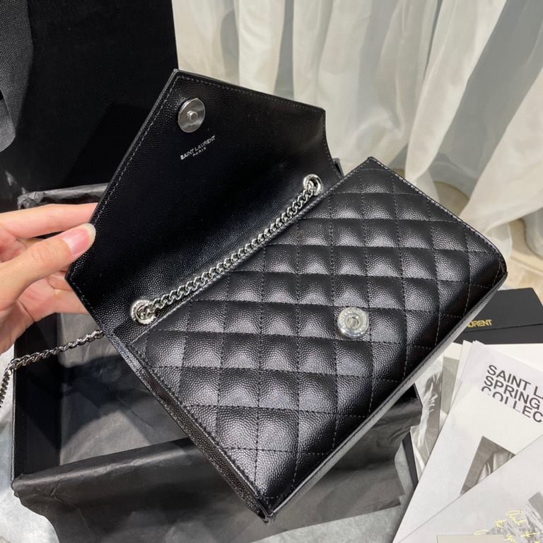 [In stock in seconds]#        #[Original leather version#Black with silver buckles#Small Grained Embossed Quilted Leather Envelope BagClassic is timeless, the beauty of the heavenly V grain quilted diamond caviar pattern