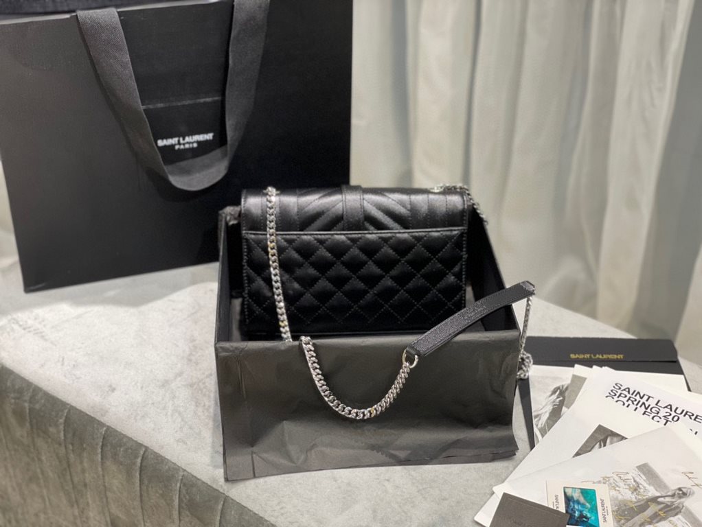 [In stock in seconds]#        #[Original leather version#Black with silver buckles#Small Grained Embossed Quilted Leather Envelope BagClassic is timeless, the beauty of the heavenly V grain quilted diamond caviar pattern