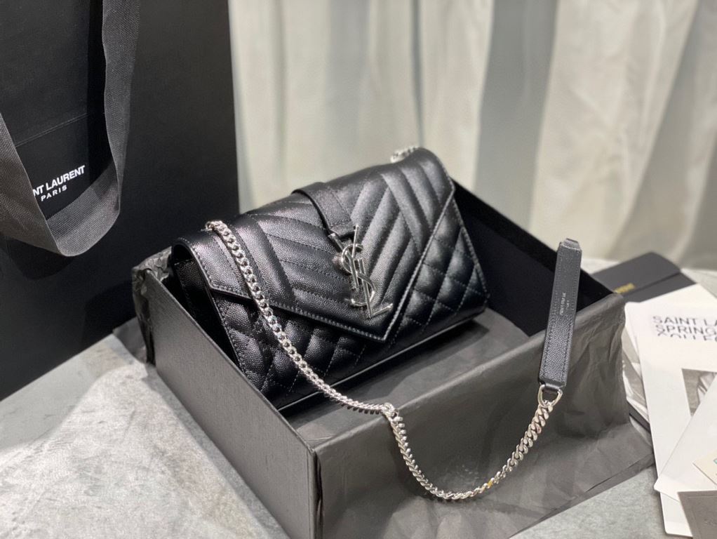 [In stock in seconds]#        #[Original leather version#Black with silver buckles#Small Grained Embossed Quilted Leather Envelope BagClassic is timeless, the beauty of the heavenly V grain quilted diamond caviar pattern