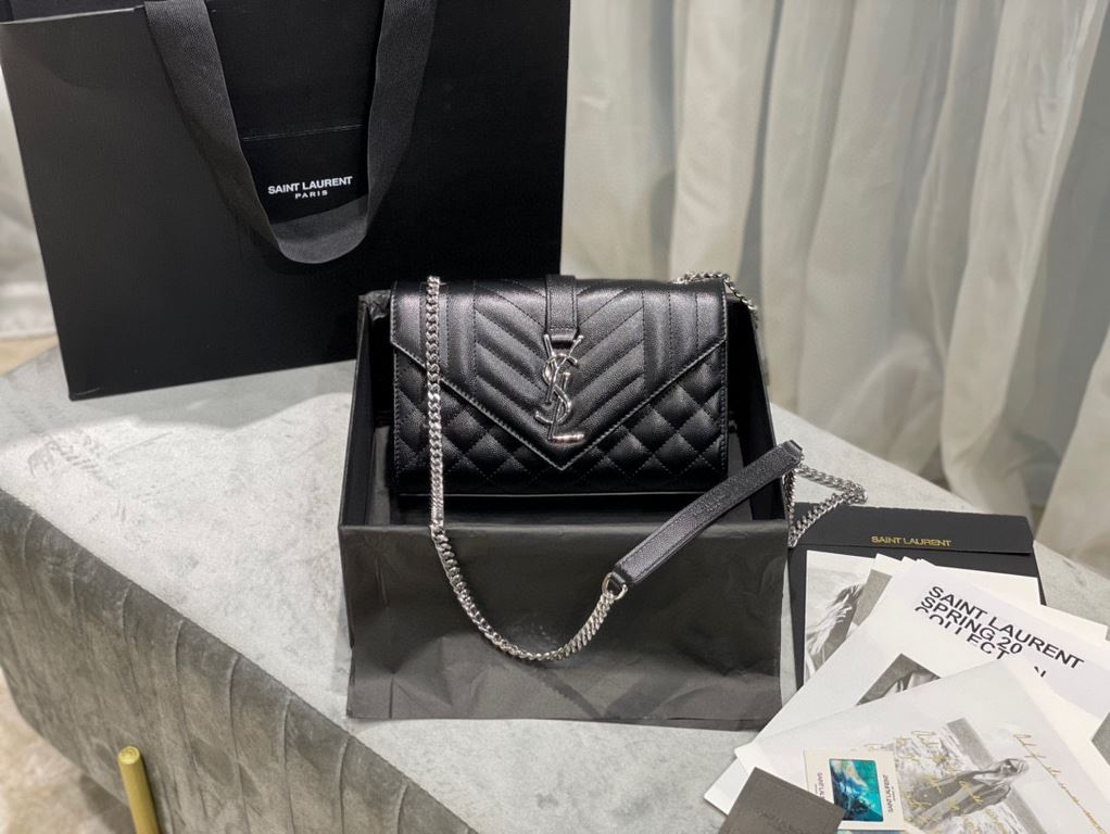 [In stock in seconds]#        #[Original leather version#Black with silver buckles#Small Grained Embossed Quilted Leather Envelope BagClassic is timeless, the beauty of the heavenly V grain quilted diamond caviar pattern