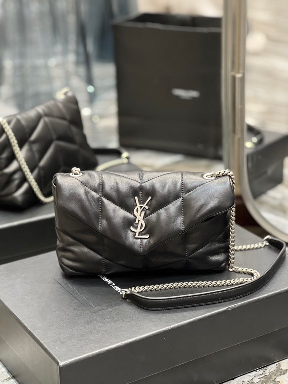 [In stock in seconds]Black with silver buckle-               The whole bag is made of soft Italian lambskin with Y's diagonal stripe quilting craftsmanship, featuring a softly textured front flap pocket with a detachable