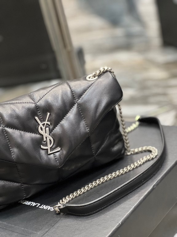 [In stock in seconds]Black with silver buckle-               The whole bag is made of soft Italian lambskin with Y's diagonal stripe quilting craftsmanship, featuring a softly textured front flap pocket with a detachable