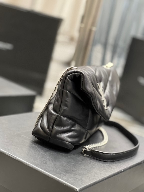 [In stock in seconds]Black with silver buckle-               The whole bag is made of soft Italian lambskin with Y's diagonal stripe quilting craftsmanship, featuring a softly textured front flap pocket with a detachable