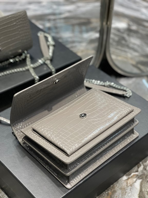 [In stock in seconds]              #Silver buckle in gray #Unbeatable classic crocodile print sunset bag! Out for such a long time the heat is still unabated, it can be seen that it is loved to an extraordinary degree! H