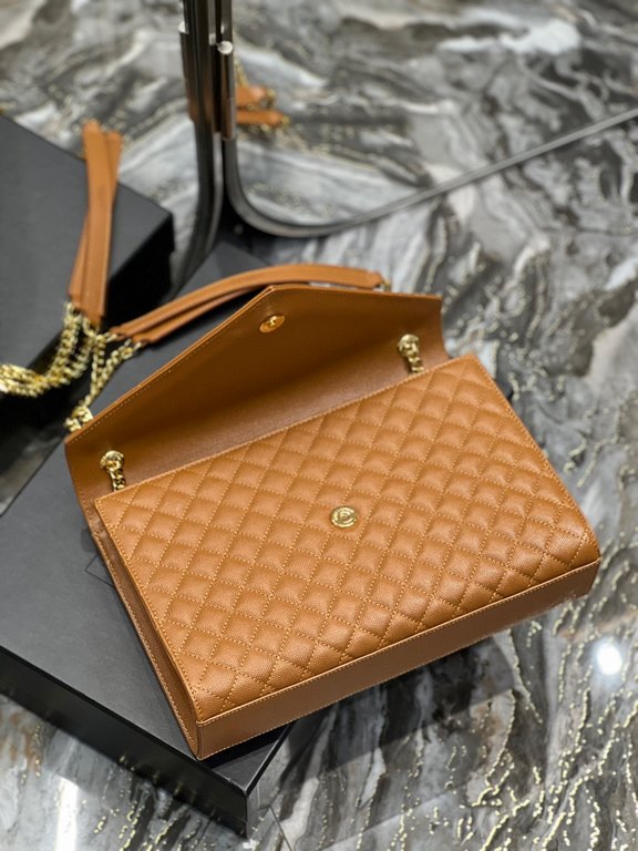 [In stock in seconds]#Envelope #Caramel Gold BuckleLarge grained embossed quilted leather envelope bagThe classic is timeless, beautiful out of the sky V grain quilted diamond caviar pattern, Italian cowhide leather with