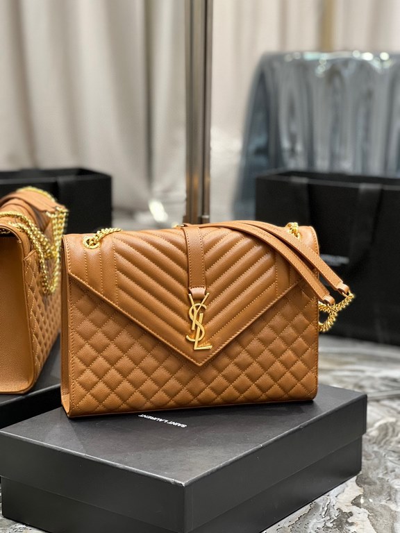 [In stock in seconds]#Envelope #Caramel Gold BuckleLarge grained embossed quilted leather envelope bagThe classic is timeless, beautiful out of the sky V grain quilted diamond caviar pattern, Italian cowhide leather with