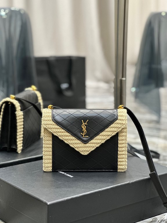 [In stock in secondsGABY mini_ Quilted Textured Envelope BagSheepskin with woven modelMade of Italian lambskin, full leather inside and out, with fine handmade carefully, exclusive customized metal Y family logo highligh