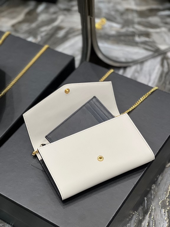 [In Stock Seconds      _ Mini Envelope BagThe most classic iconic metal logo with a detachable chain shoulder strap that doubles directly as a clutch! This model also comes with a small card case that can hold 45 cards n