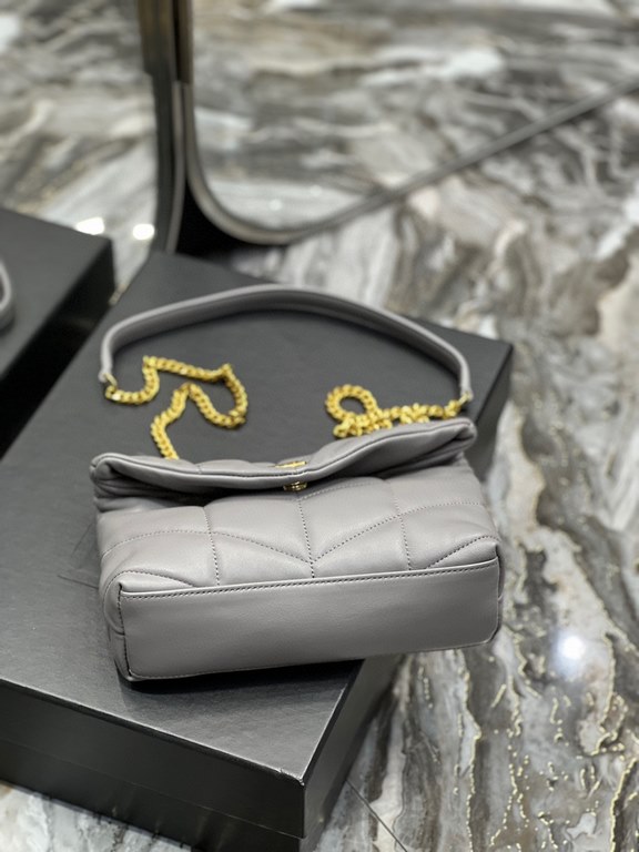 [In stock in secondsGray with Gold Buckle-              The whole bag is made of soft Italian lambskin with Y's diagonal stripe quilting craftsmanship, featuring a softly textured front flap pocket with a detachable shou