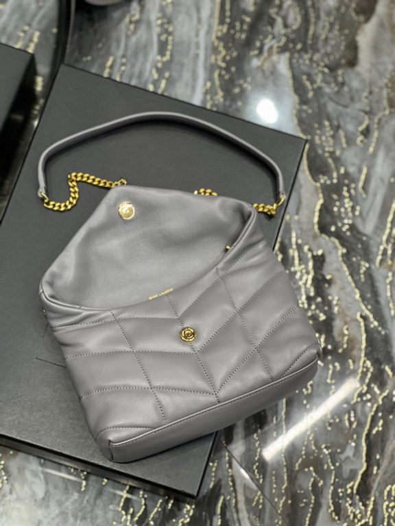 [In stock in secondsGray with Gold Buckle-              The whole bag is made of soft Italian lambskin with Y's diagonal stripe quilting craftsmanship, featuring a softly textured front flap pocket with a detachable shou