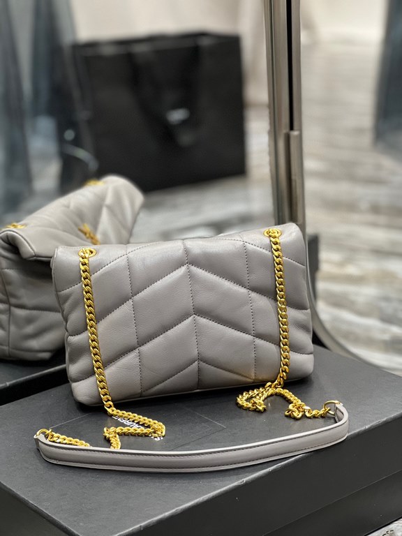 [In stock in secondsGray with Gold Buckle-              The whole bag is made of soft Italian lambskin with Y's diagonal stripe quilting craftsmanship, featuring a softly textured front flap pocket with a detachable shou