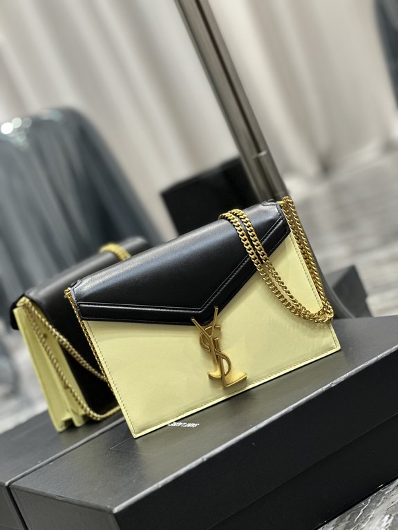 NEW】Black with Rice Gold Buckle _CASSANDRAThe latest counter synchronization models CASSANDRA! Made of imported Italian cowhide, excellent touch, always show taste! Side with nail decoration, double compartments inside, 