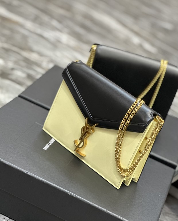 NEW】Black with Rice Gold Buckle _CASSANDRAThe latest counter synchronization models CASSANDRA! Made of imported Italian cowhide, excellent touch, always show taste! Side with nail decoration, double compartments inside, 