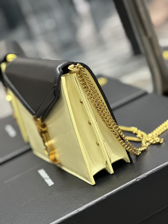 NEW】Black with Rice Gold Buckle _CASSANDRAThe latest counter synchronization models CASSANDRA! Made of imported Italian cowhide, excellent touch, always show taste! Side with nail decoration, double compartments inside, 