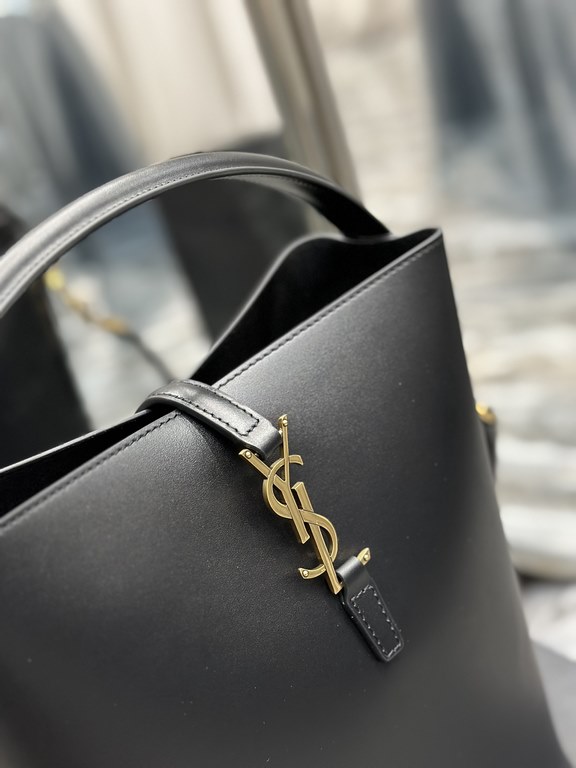 [NEWLE 5à7 series of bucket bagNew super good-looking bucket bag with tote _The new new bag type, using Italian calf leather, the bag body outline is simple, three-dimensional, looks hard but not too harsh, the bottom wi