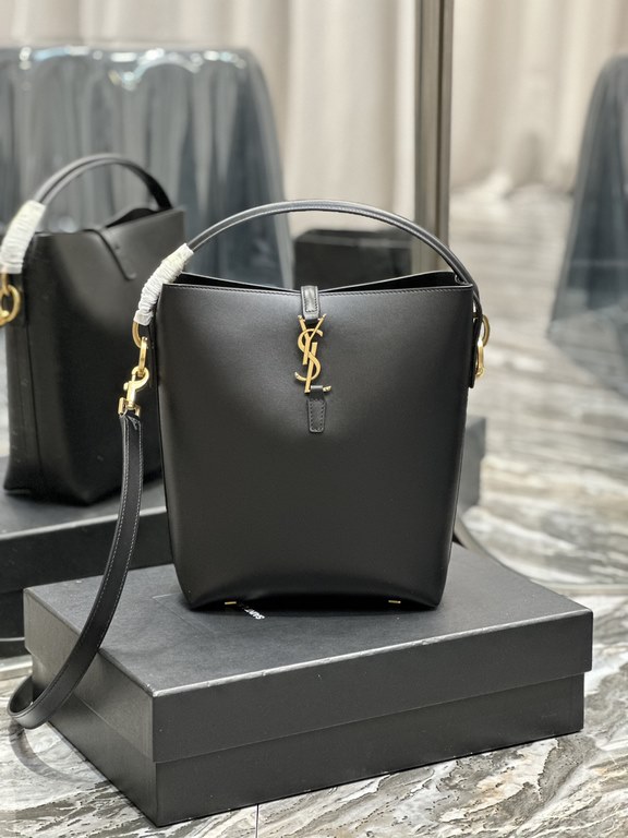 [NEWLE 5à7 series of bucket bagNew super good-looking bucket bag with tote _The new new bag type, using Italian calf leather, the bag body outline is simple, three-dimensional, looks hard but not too harsh, the bottom wi