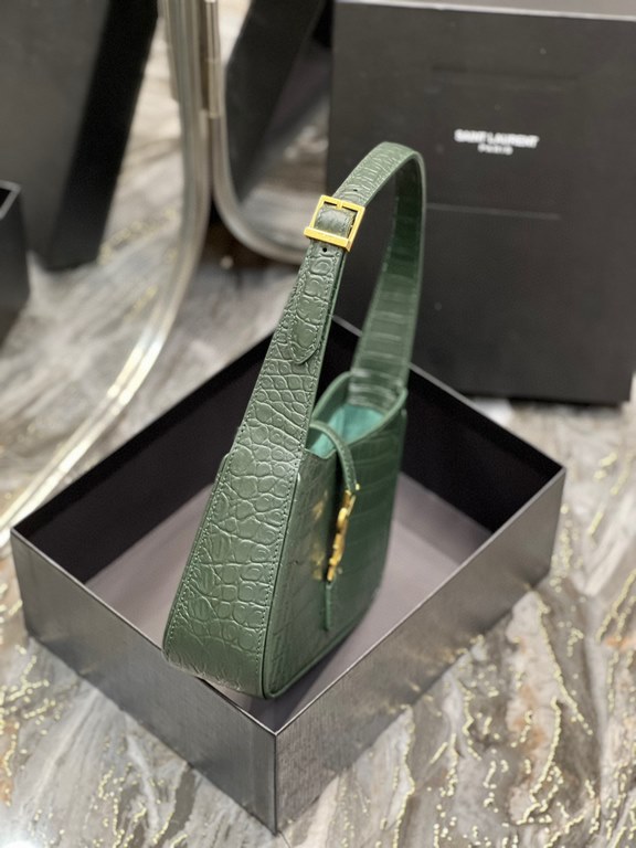 [In stock in seconds][Original Leather] Dark Green Crocodile _2021 spring and summer new underarm bag Le5A7 BagStrongly recommend   one of the treasure bags this year! Minimalist shape   metal logo Buckle closure design 