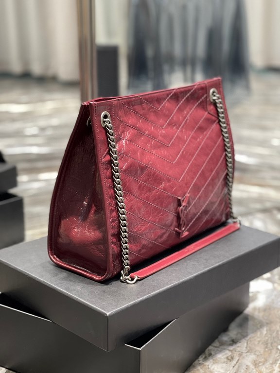 [In stock in seconds]                  _Imported Italian scrunch oil wax cowhide, hardware is full cowhide wrapped, very exquisite craftsmanship! The middle of the bag has a magnetic suction buckle, to protect the safety