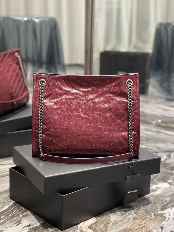 [In stock in seconds]                  _Imported Italian scrunch oil wax cowhide, hardware is full cowhide wrapped, very exquisite craftsmanship! The middle of the bag has a magnetic suction buckle, to protect the safety