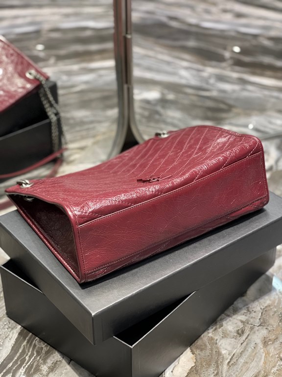 [In stock in seconds]                  _Imported Italian scrunch oil wax cowhide, hardware is full cowhide wrapped, very exquisite craftsmanship! The middle of the bag has a magnetic suction buckle, to protect the safety